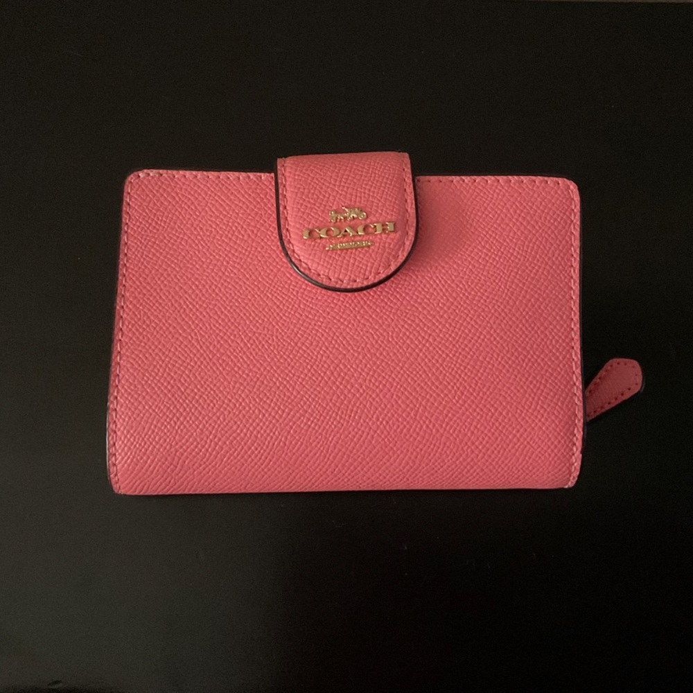 COACH Medium Corner Zip Wallet